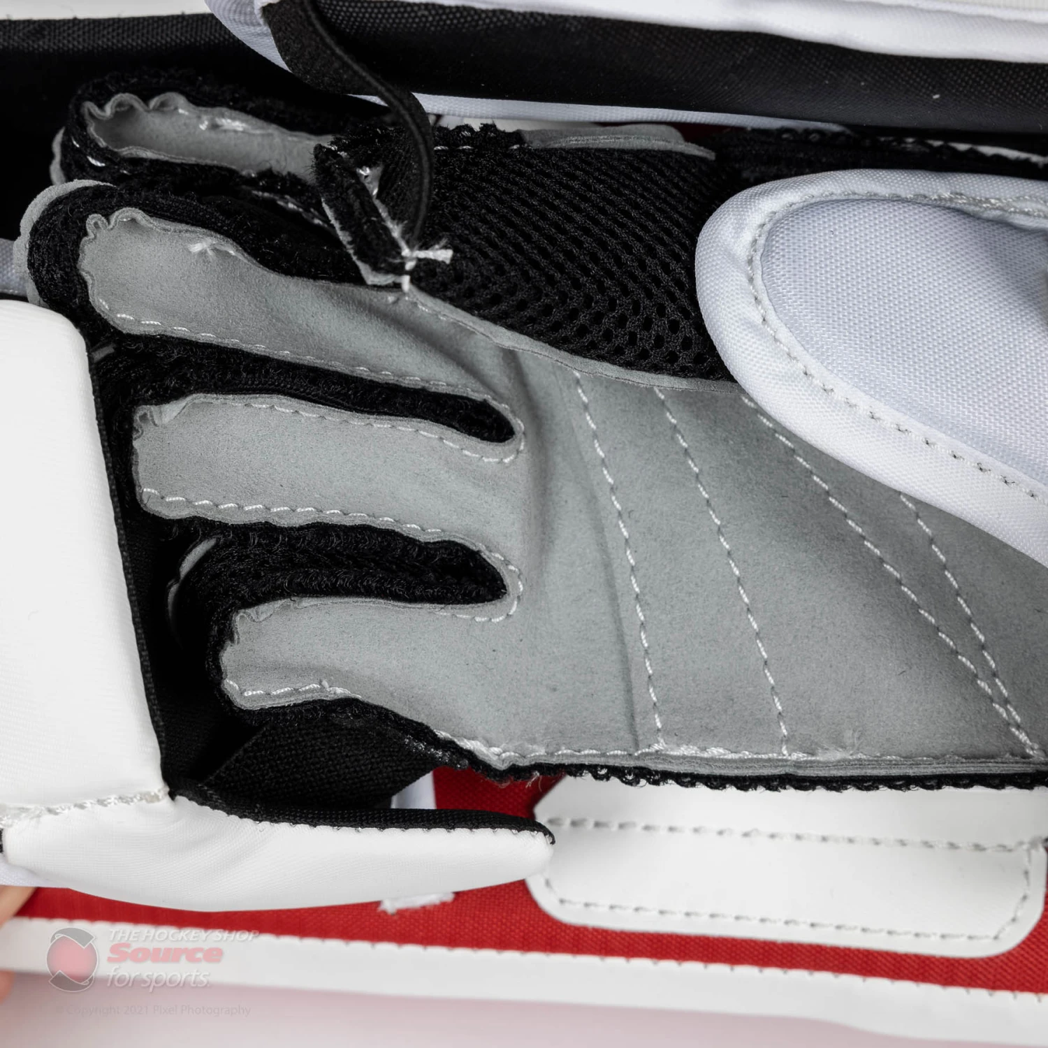 CCM Extreme Flex E5.5 Youth Goalie Blocker 10 CCM Extreme Flex E5.5 Youth Goalie Blocker - Image 8