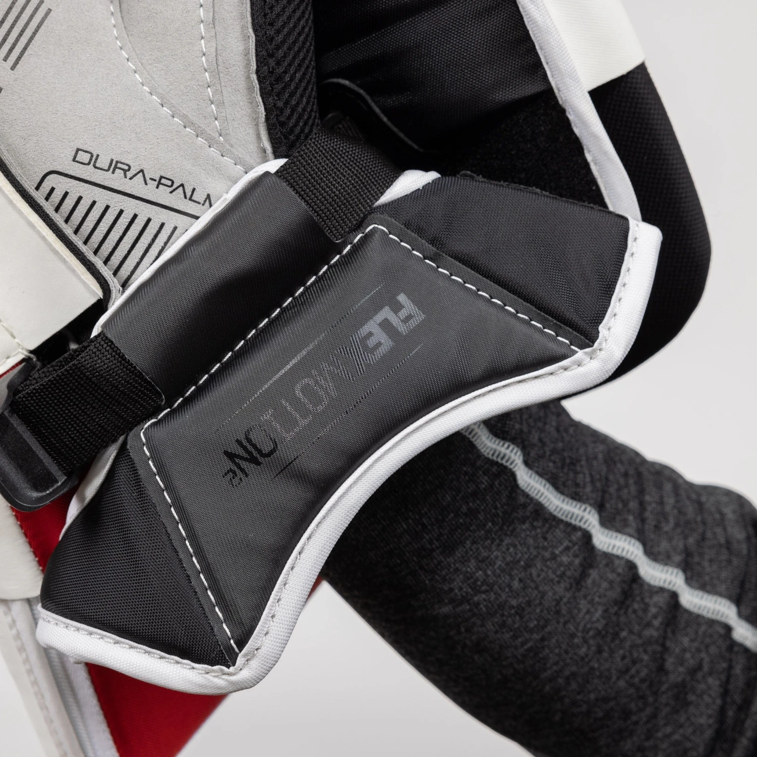 CCM Extreme Flex E6.9 Intermediate Goalie Blocker 9 CCM Extreme Flex E6.9 Intermediate Goalie Blocker - Image 7