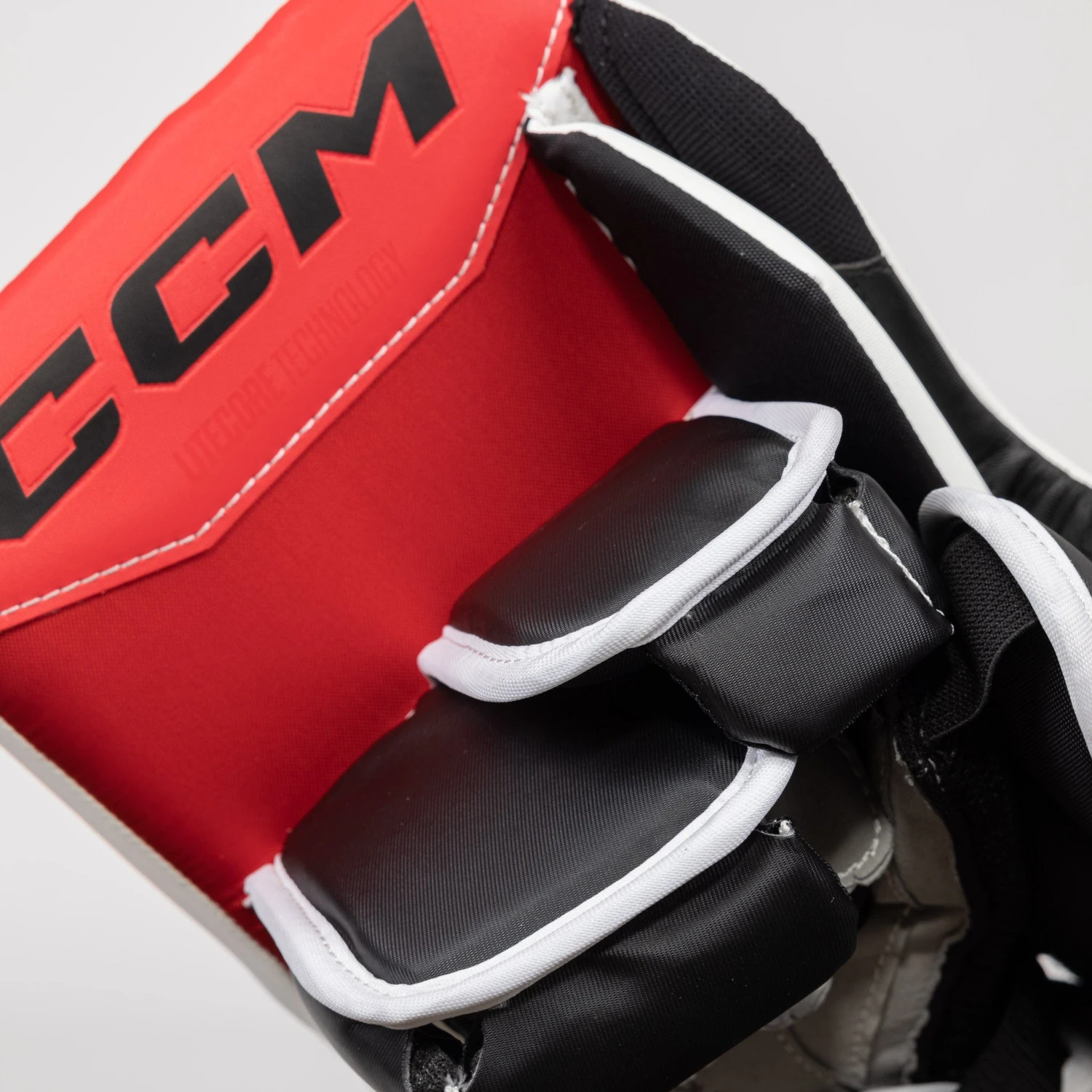 CCM Extreme Flex E6.9 Intermediate Goalie Blocker 8 CCM Extreme Flex E6.9 Intermediate Goalie Blocker - Image 6