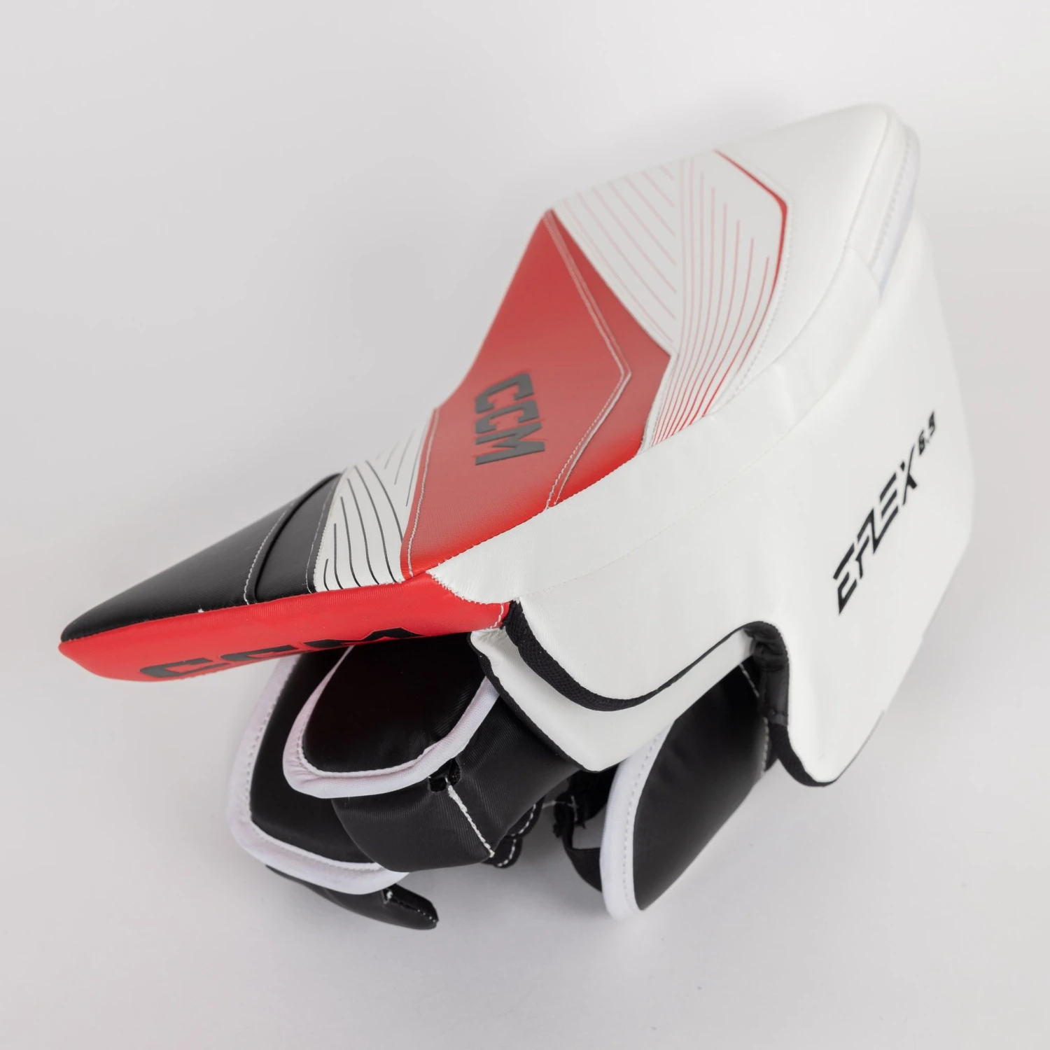 CCM Extreme Flex E6.9 Intermediate Goalie Blocker 5 CCM Extreme Flex E6.9 Intermediate Goalie Blocker - Image 3