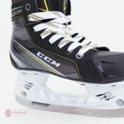 CCM Tacks Vector Junior Skates (2018) 24 CCM Tacks Vector Junior Skates (2018) -Hockey Equipment ccm hockey skates ccm tacks vector junior skates 2018 4566185738306
