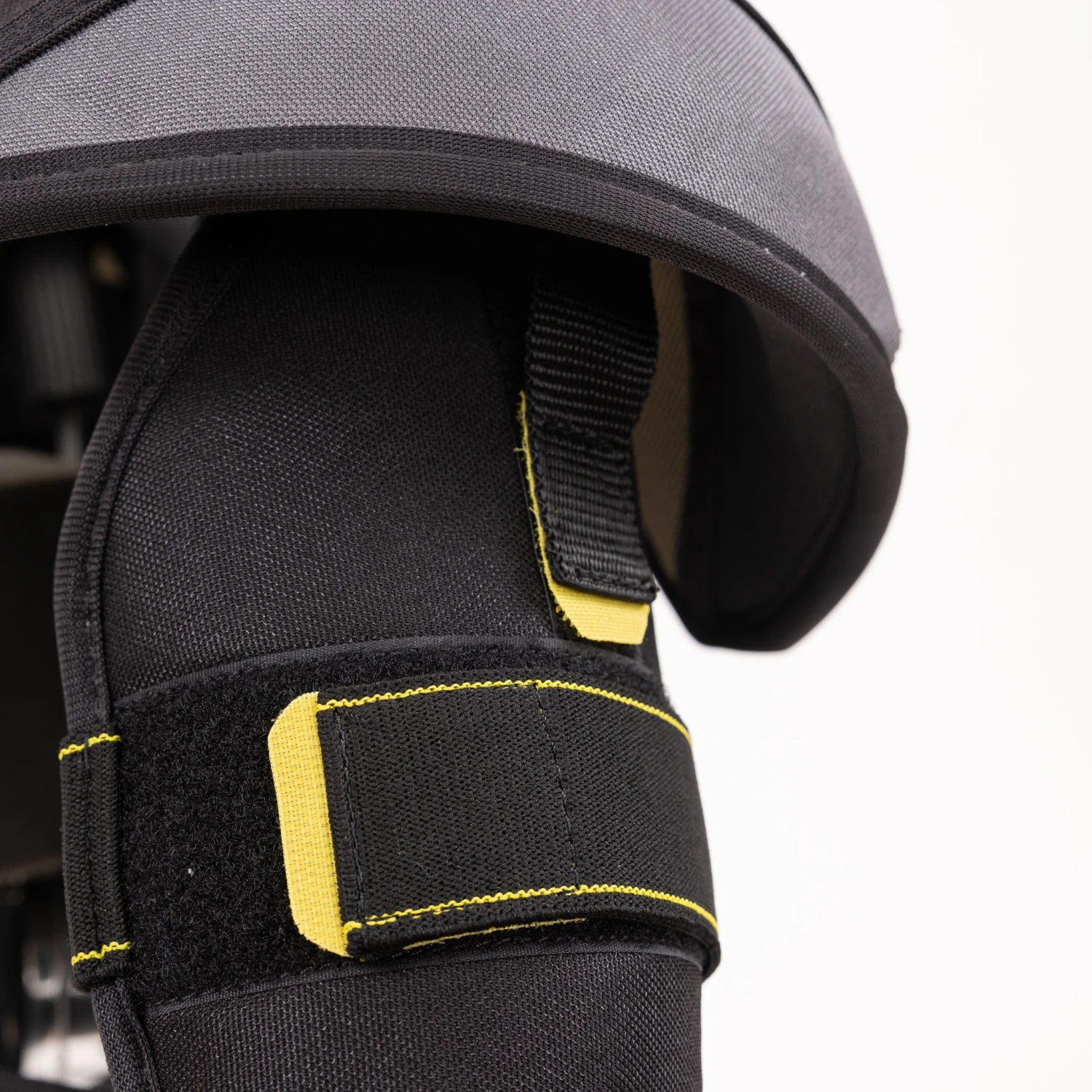 CCM Tacks Vector Plus Senior Hockey Shoulder Pads 7 CCM Tacks Vector Plus Senior Hockey Shoulder Pads - Image 5