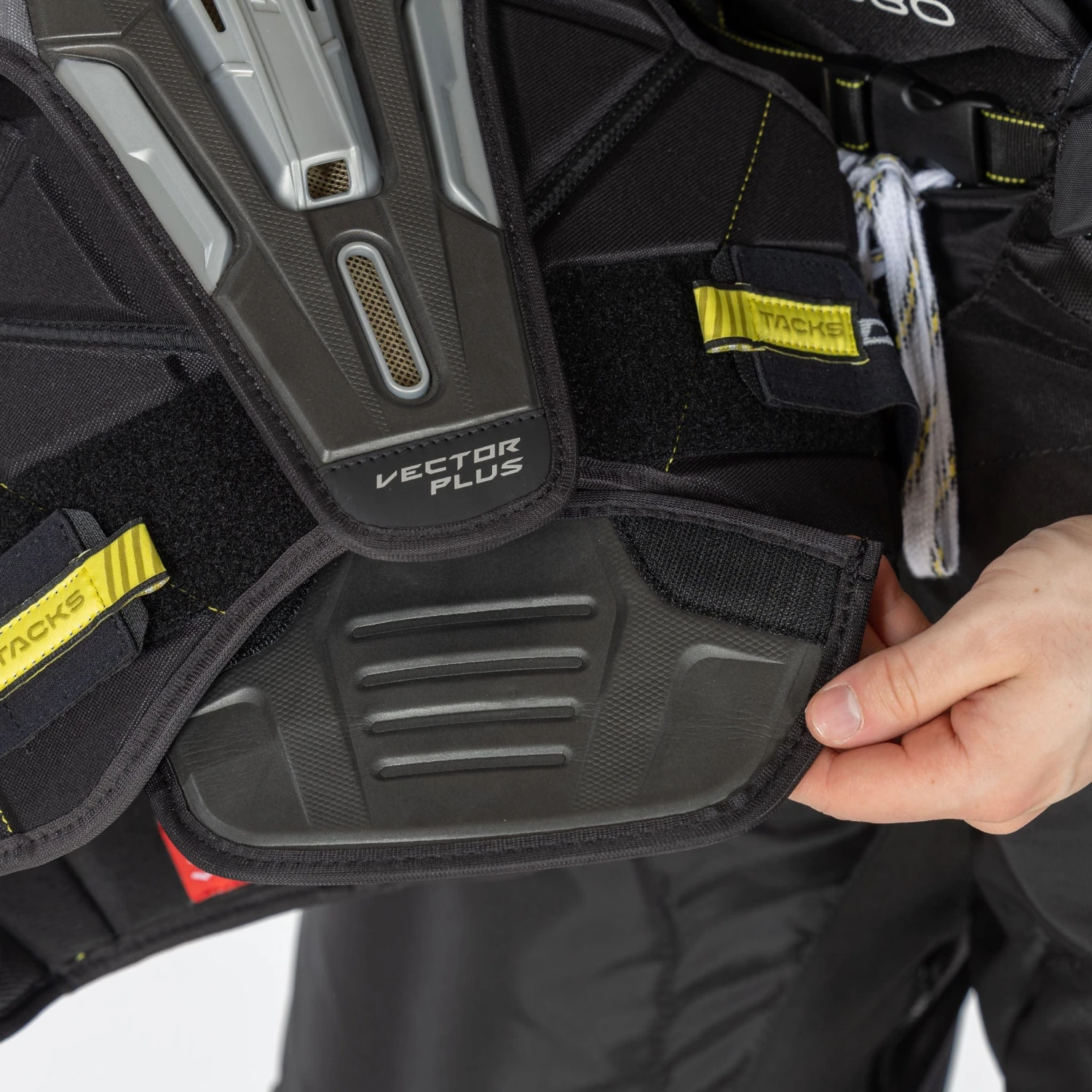 CCM Tacks Vector Plus Senior Hockey Shoulder Pads 18 CCM Tacks Vector Plus Senior Hockey Shoulder Pads - Image 16
