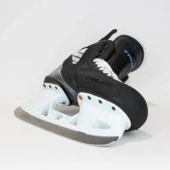 TRUE Player Senior Hockey Skates - Pro Stock - VH Holder - White Felt Tongue - Size 8 -Hockey Equipment true hockey skates true player senior hockey skates pro stock vh holder white felt tongue size 8 8 r standard 15186688344130