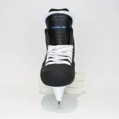 TRUE Player Senior Hockey Skates - Pro Stock - VH Holder - White Felt Tongue - Size 8 -Hockey Equipment true hockey skates true player senior hockey skates pro stock vh holder white felt tongue size 8 8 r standard 15186688475202