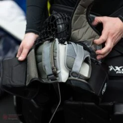 Warrior Ritual GT2 Pro Senior Goalie Catcher 35 Warrior Ritual GT2 Pro Senior Goalie Catcher -Hockey Equipment warrior catchers warrior ritual gt2 pro senior goalie catcher 5024687423554